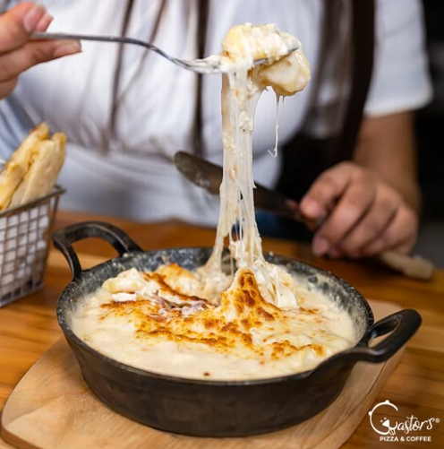 Castor's Pizza: Combo 2 Pastas por Q105
